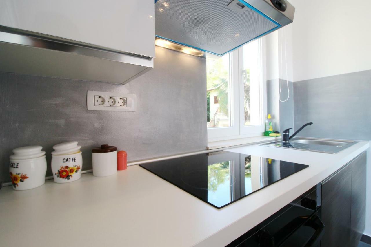 Apartment Sara With Seaview Petrcane Exterior photo