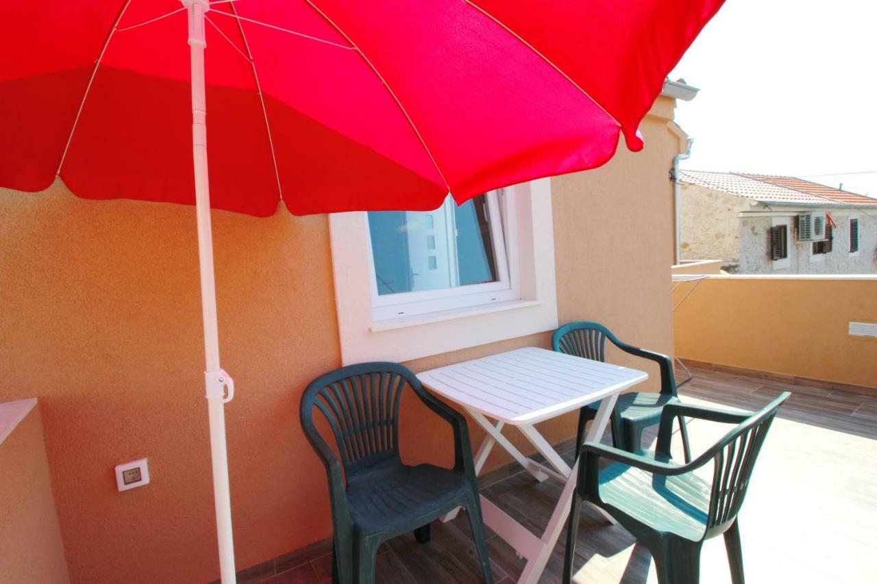 Apartment Sara With Seaview Petrcane Exterior photo