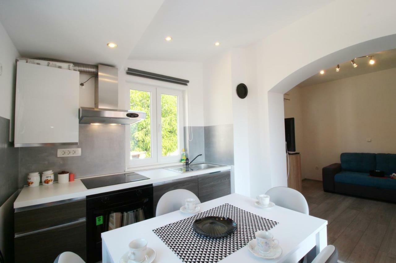 Apartment Sara With Seaview Petrcane Exterior photo