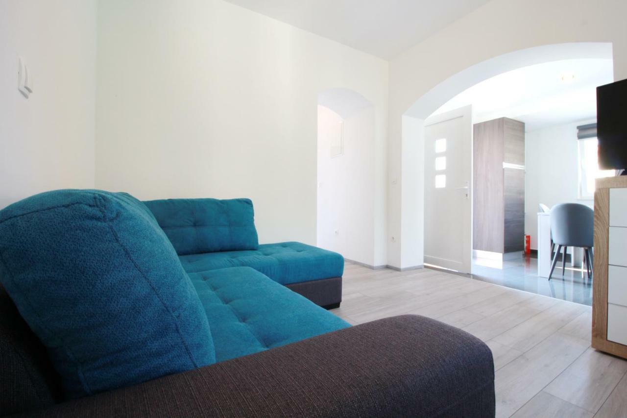 Apartment Sara With Seaview Petrcane Exterior photo
