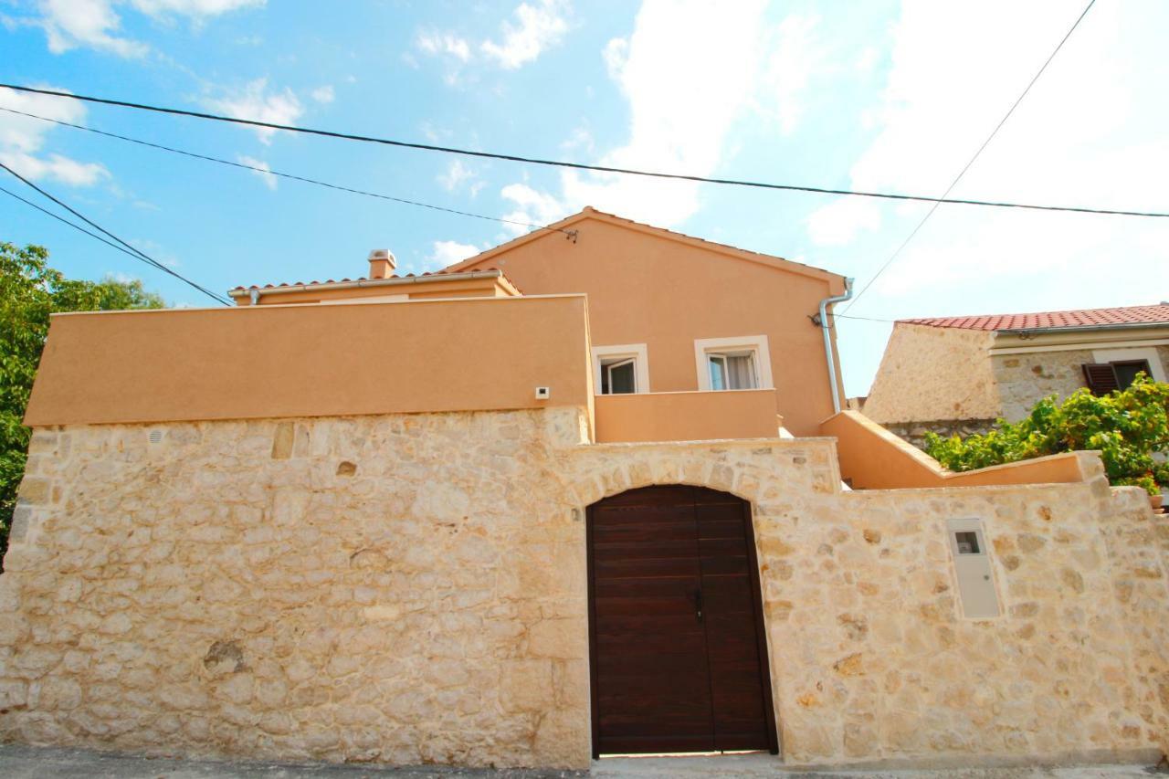 Apartment Sara With Seaview Petrcane Exterior photo