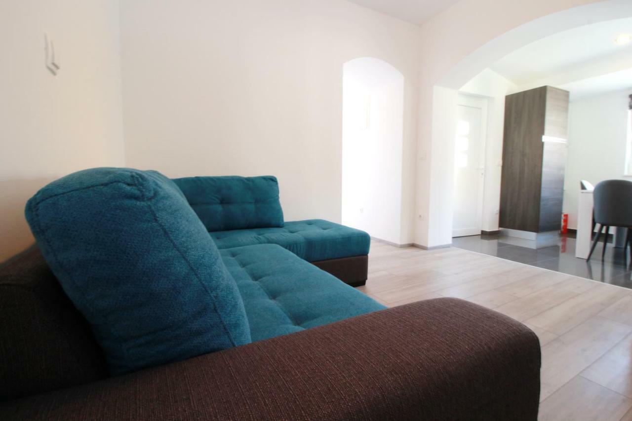 Apartment Sara With Seaview Petrcane Exterior photo