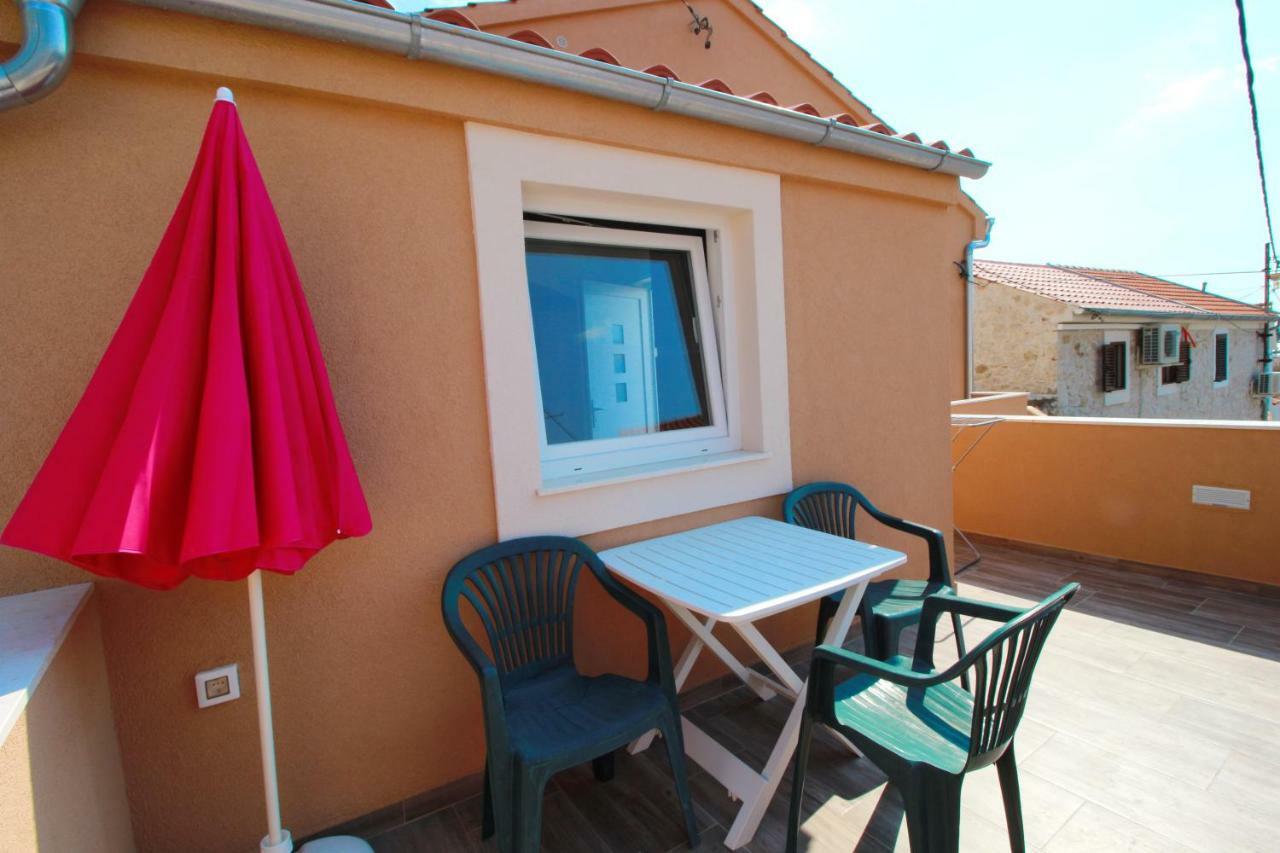 Apartment Sara With Seaview Petrcane Exterior photo